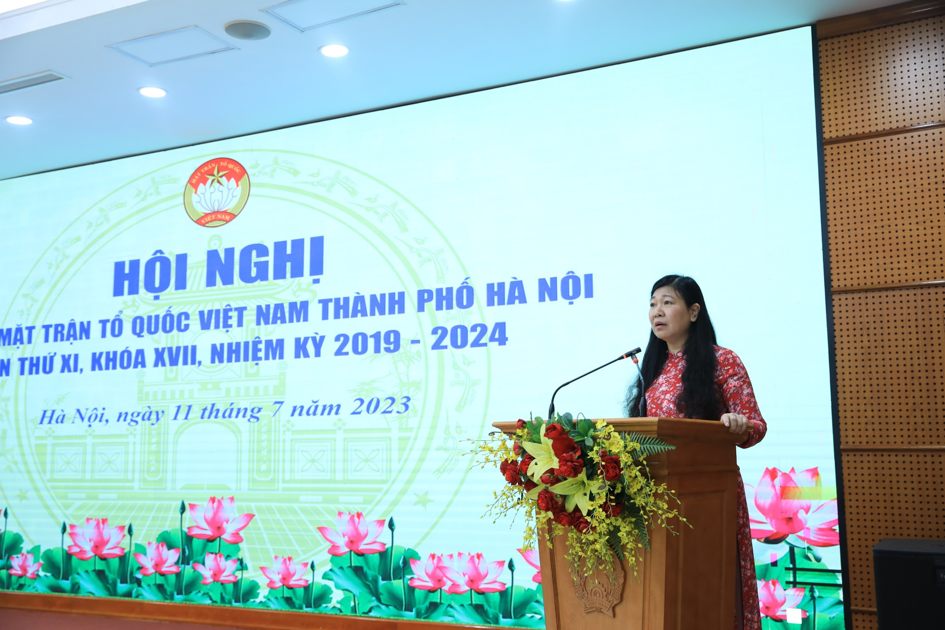 Bà Nguyễn Lan Hương, Phó Chủ tịch Ủy ban MTTQ Việt Nam thành phố Hà Nội phát biểu tại hội nghị. 