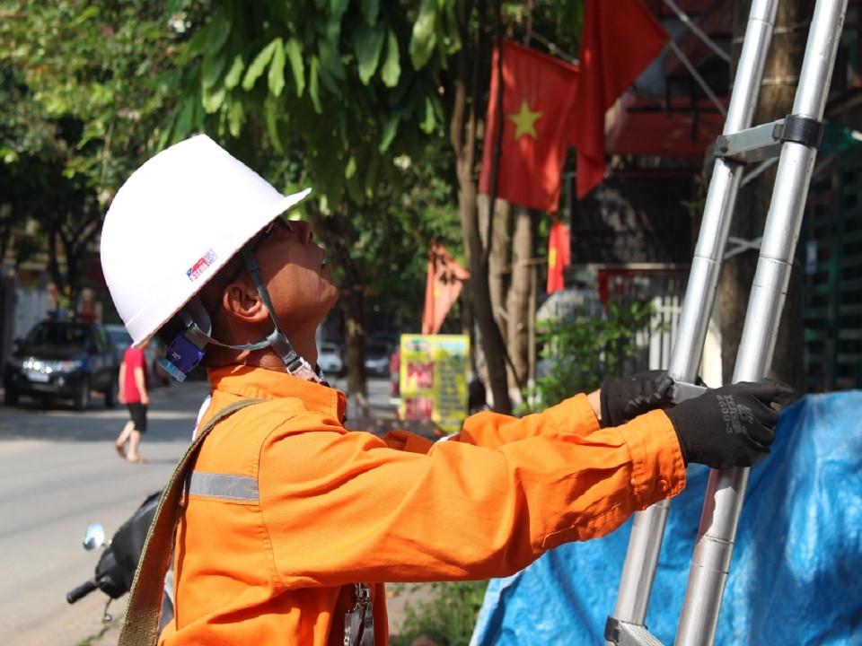 Điện lực Thành phố Lạng Sơn nỗ lực cấp điện an toàn, liên tục trong mùa nắng nóng.