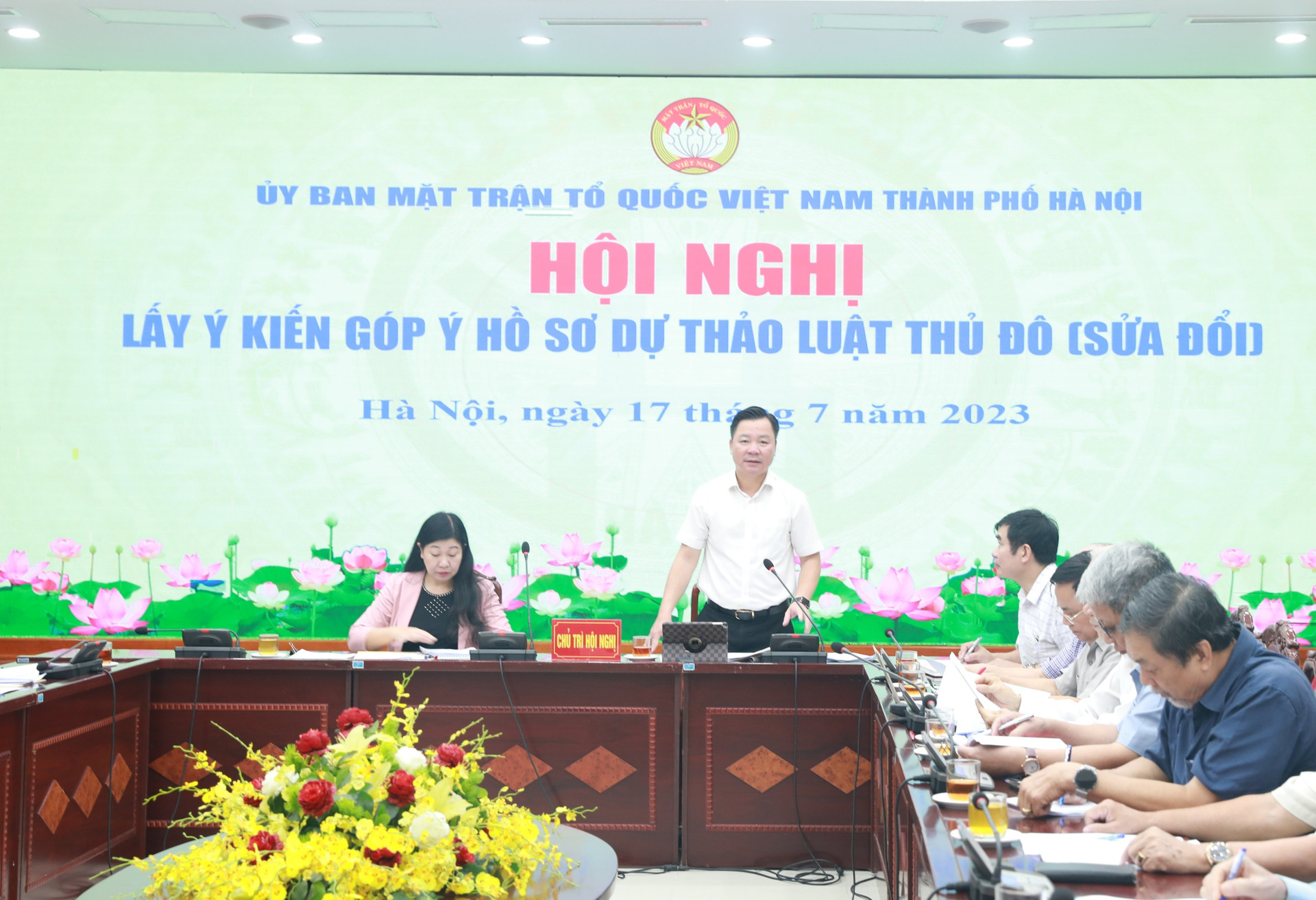 Phó Chủ tịch Ủy ban MTTQ Việt Nam thành phố Hà Nội Nguyễn Sỹ Trường phát biểu tại hội nghị. 