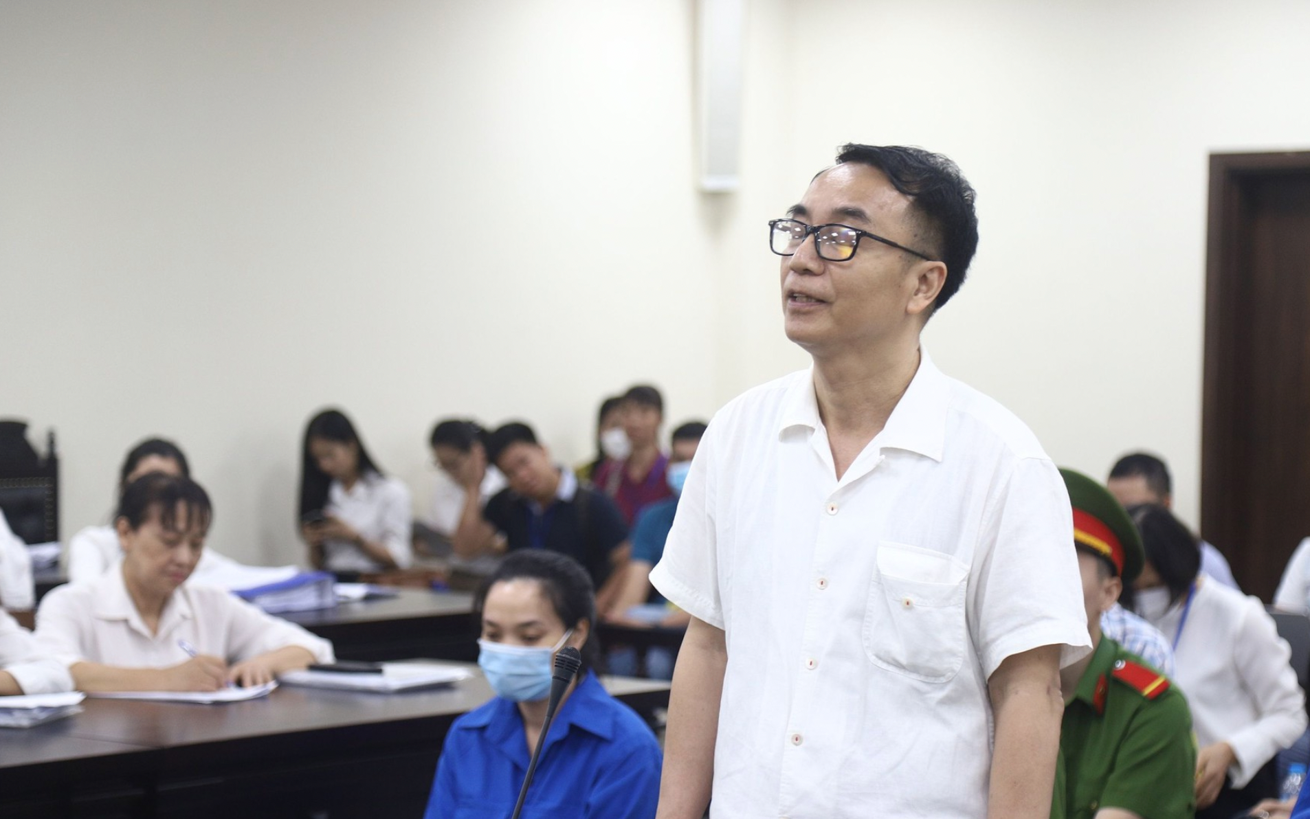 Bị cáo Trần Hùng, cựu Phó Cục trưởng Cục QLTT Hà Nội tại phiên tòa.