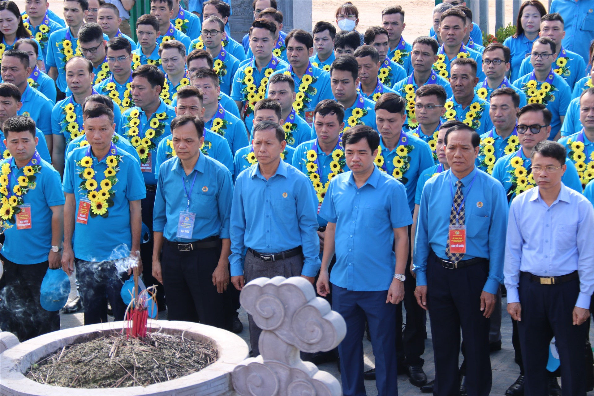 Đoàn đại biểu công nhân lao động đạt Giải thưởng Nguyễn Đức Cảnh lần thứ IV, năm 2023 đến dâng hương viếng đồng chí Nguyễn Đức Cảnh tại quê hương Diêm Điền (huyện Thái Thuỵ, Thái Bình). 