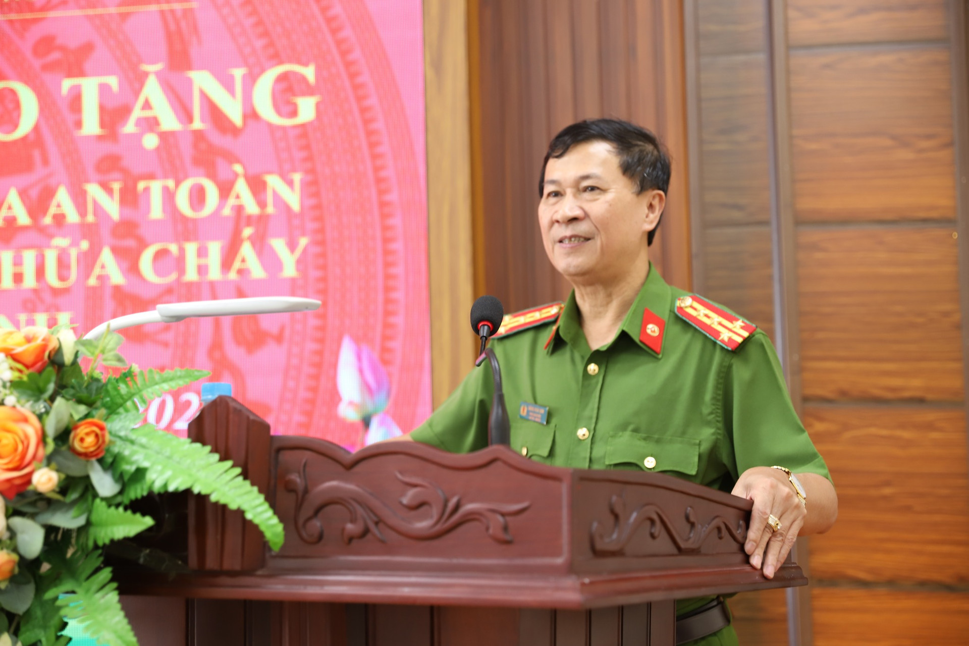 Đại tá Đặng Hoài Sơn - Phó giám đốc Công an tỉnh Hà Tĩnh phát biểu tại buổi lễ.