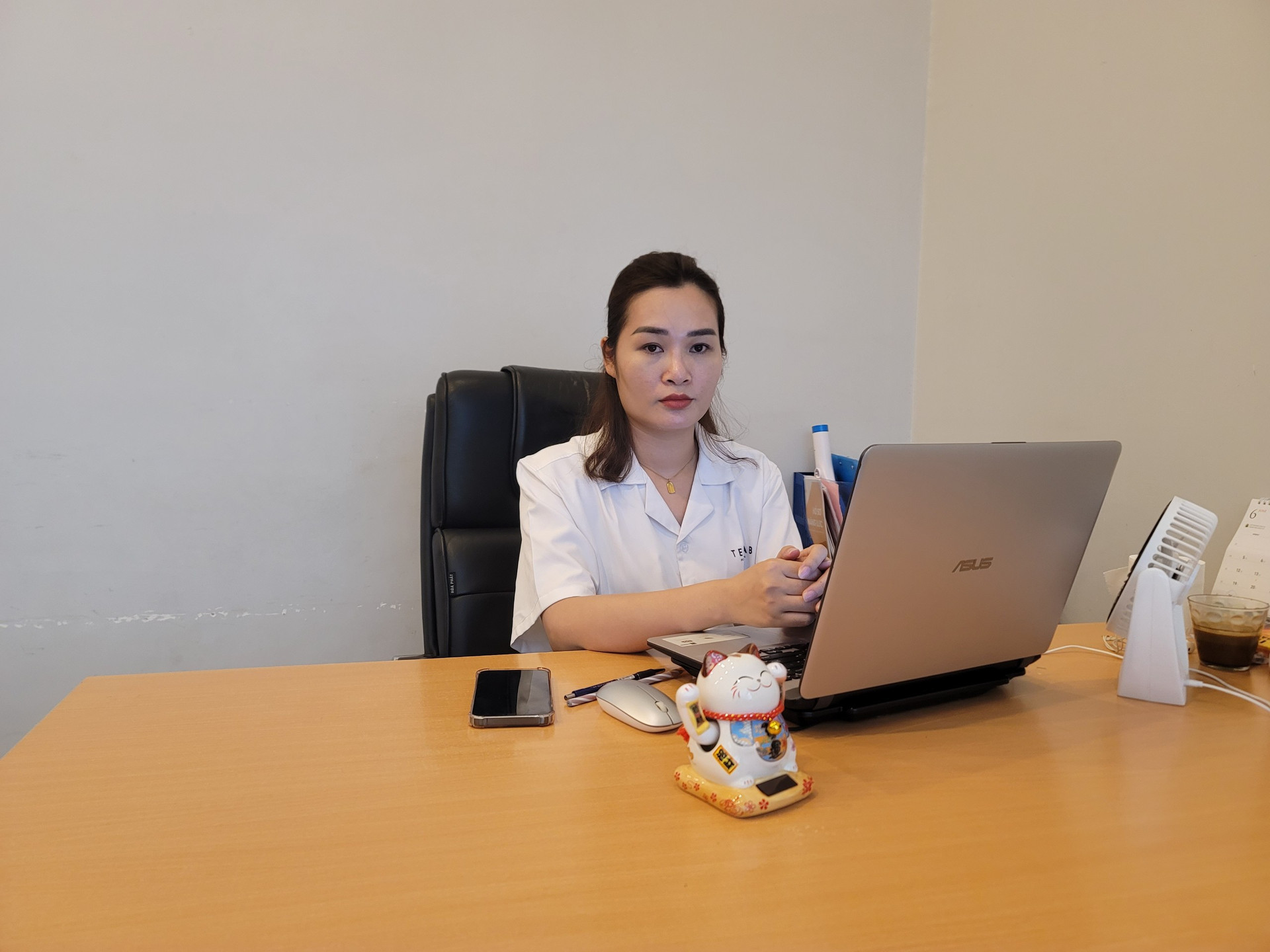 Bà Hà Thị Minh Thanh, Trưởng Ban quản lý (BQL) chung cư The Light (nơi xảy ra vụ việc) cho biết, sáng 25/7ông H. đã được tổ công tác công an quận Nam Từ Liêm đến mời đi.