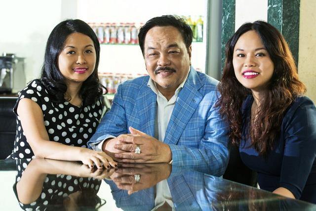 Ông Trần Quí Thanh cùng 2 người con gái