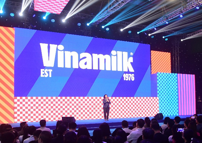 Bộ nhận diện thương hiệu mới của Vinamilk gây ấn tượng mạnh trên cả truyền thông, mạng xã hội… ngay khi vừa ra mắt.