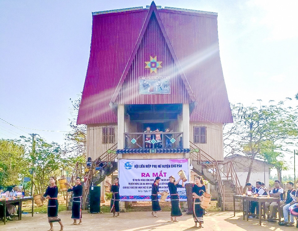 ễ ra mắt “Tổ truyền thông cộng đồng” tại làng Mun, thị trấn Ia Ly, huyện Chư Păh, Gia Lai.