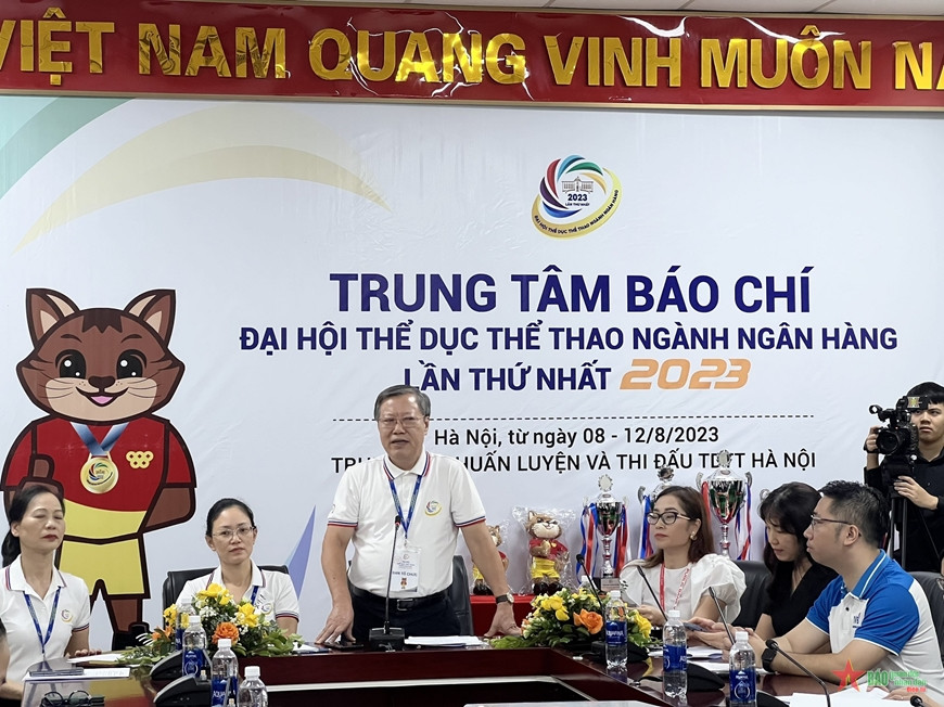 Ông Nguyễn Văn Tân, Phó chủ tịch Thường trực Công đoàn Ngân hàng Việt Nam, Trưởng ban tổ chức Đại hội, phát biểu tại buổi họp.