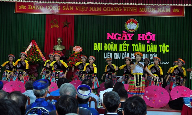 Khen thưởng 50 tập thể, cá nhân tại Quảng Trị đã có thành tích trong 20 năm tổ chức Ngày hội Đại đoàn kết toàn dân tộc, giai đoạn 2003 - 2023.