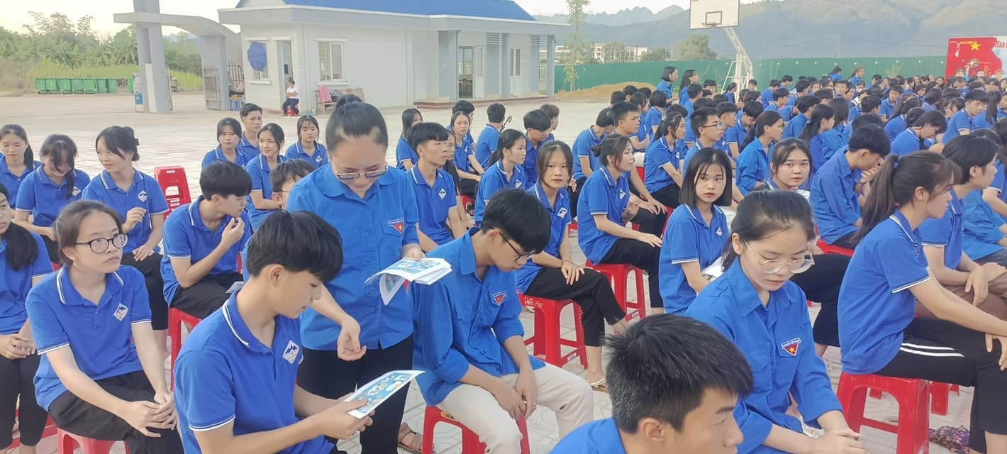 Tuyên truyền, phổ biến, giáo dục pháp luật, tìm hiểu về giới tính tại Trường THPT Dân tộc nội trú tỉnh Cao Bằng.