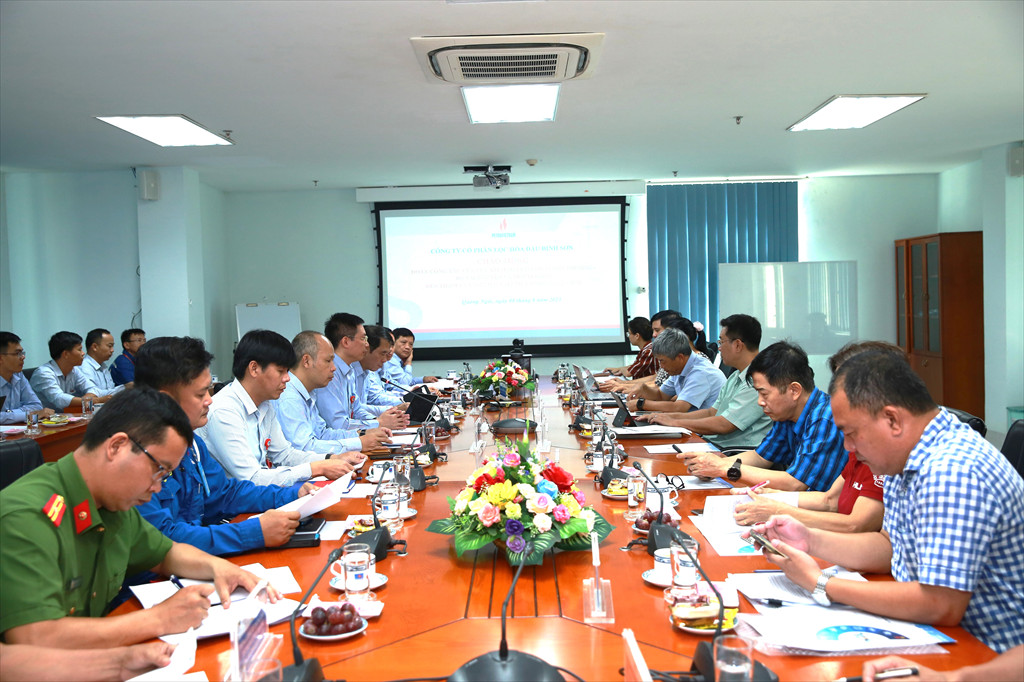Đoàn công tác thuộc Cục Kiểm soát ô nhiễm môi trường làm việc với BSR về công tác bảo vệ môi trường của NMLD Dung Quất.