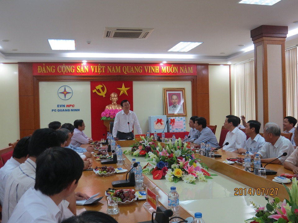Chủ tịch nước Trương Tấn Sang đến thăm Công ty và ghi nhận những cố gắng của Công ty Điện lực Quảng Ninh trong việc thực hiện các dự án đưa điện lưới quốc gia tới các vùng miền núi và hải đảo. Ảnh chụp ngày 27/7/2014.