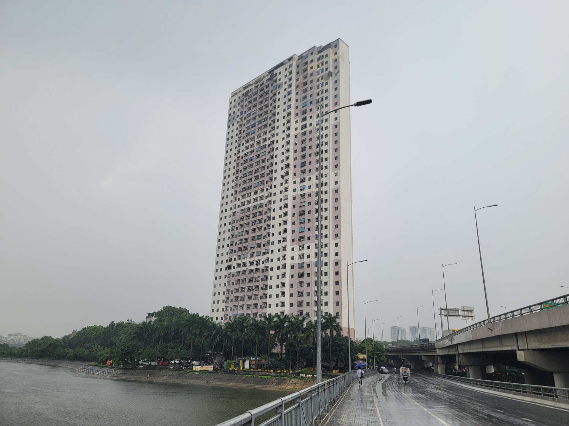 Dự án VP6 Linh Đàm tăng chiều cao từ 25 lên 37 tầng, xây tăng số lượng căn hộ từ 138 lên 840 căn, vượt 702 căn.