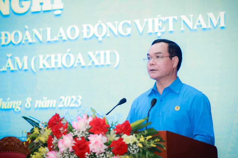 Chủ tịch Tổng Liên đoàn Lao động Việt Nam Nguyễn Đình Khang phát biểu.