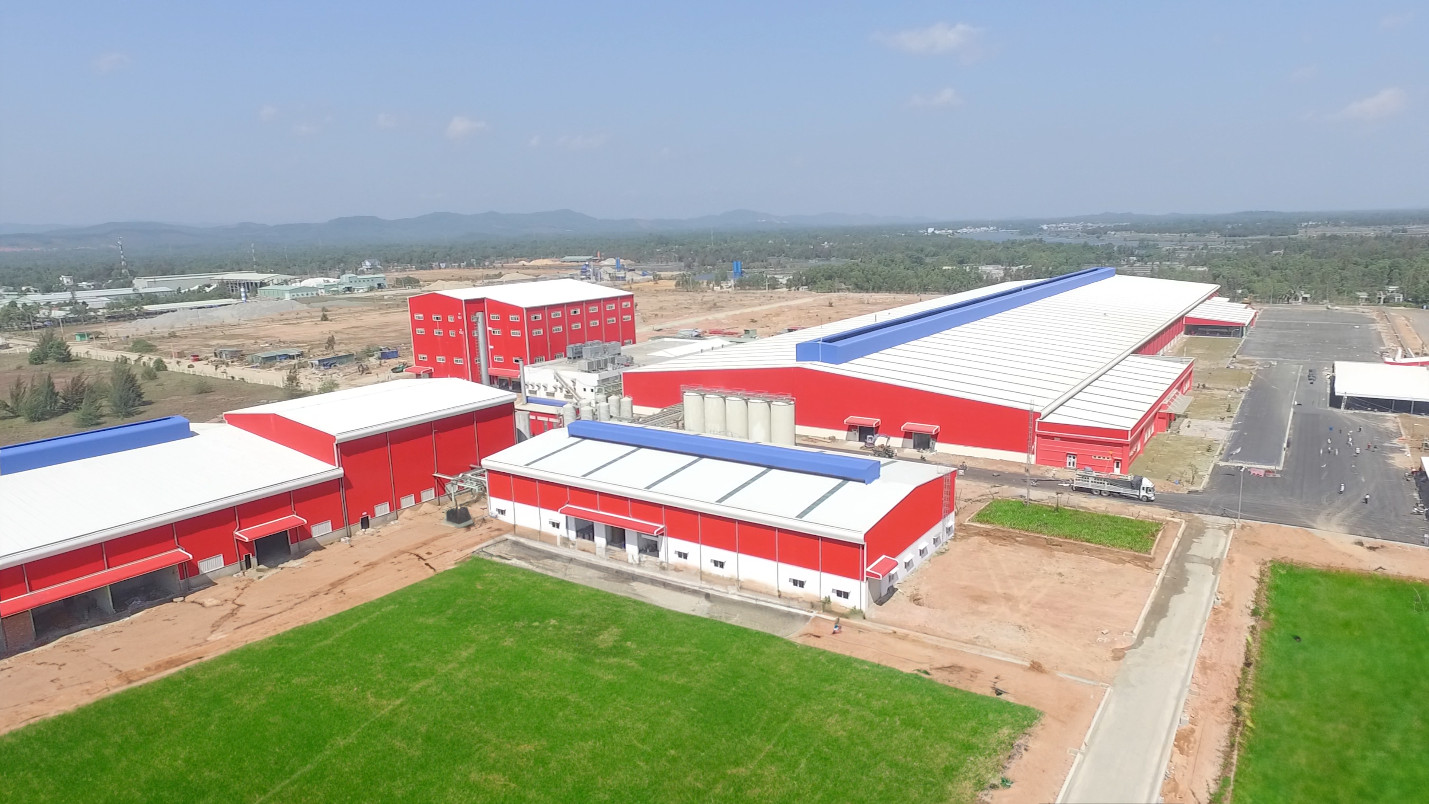 Nhà máy Number One Chu Lai hoạt động từ năm 2017 tạo ra việc làm cho hàng trăm lao động tại địa phương.