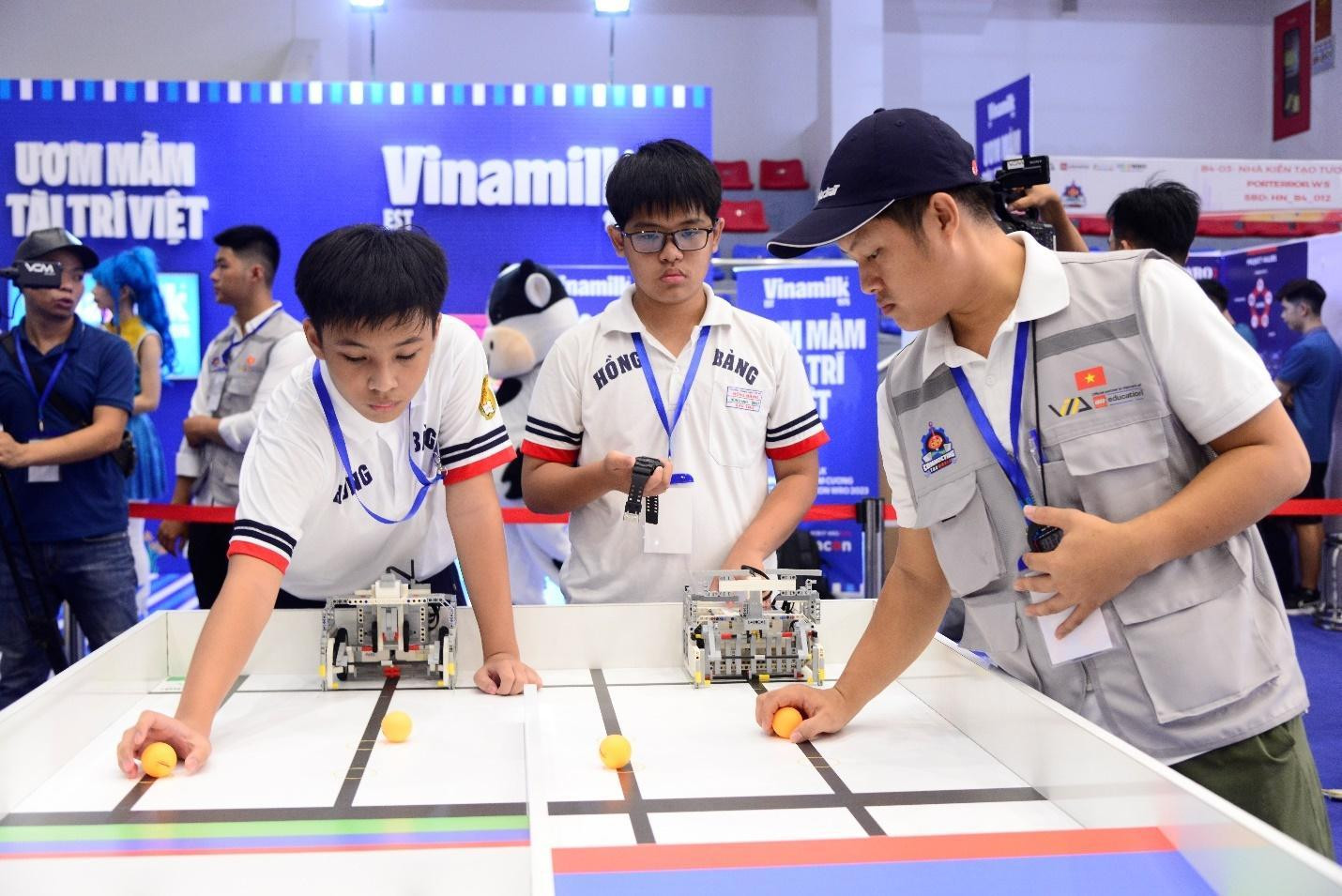 Nhà vô địch Quang Minh và Hùng Anh thể hiện xuất sắc ở bảng B5.