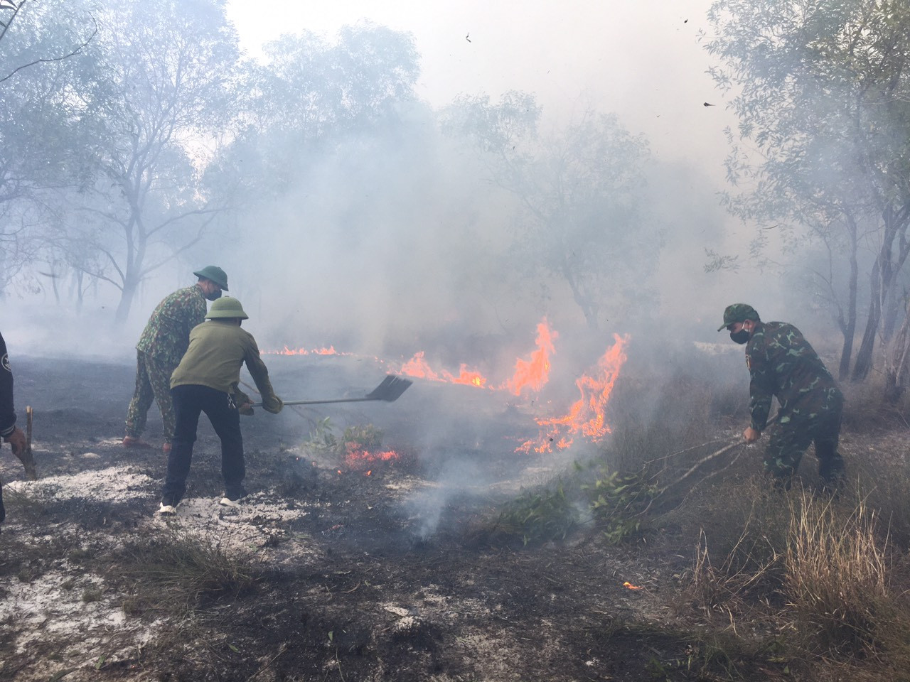 Ban đầu xác định đám cháy gây thiệt hại khoảng 10ha rừng phòng hộ.