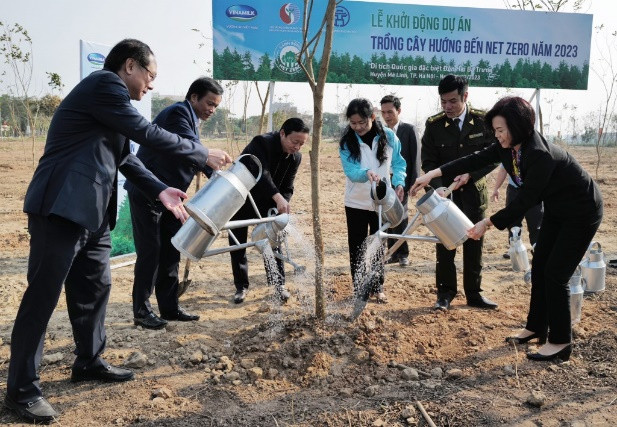 Vinamilk khởi động dự án trồng cây hướng tới Net Zero tại Hà Nội (tháng 2/2023).