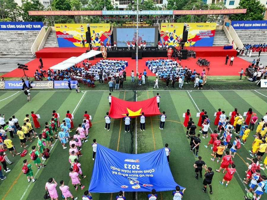 Quang cảnh lễ khai mạc giải Vô địch Bóng đá Công nhân toàn quốc 2023.