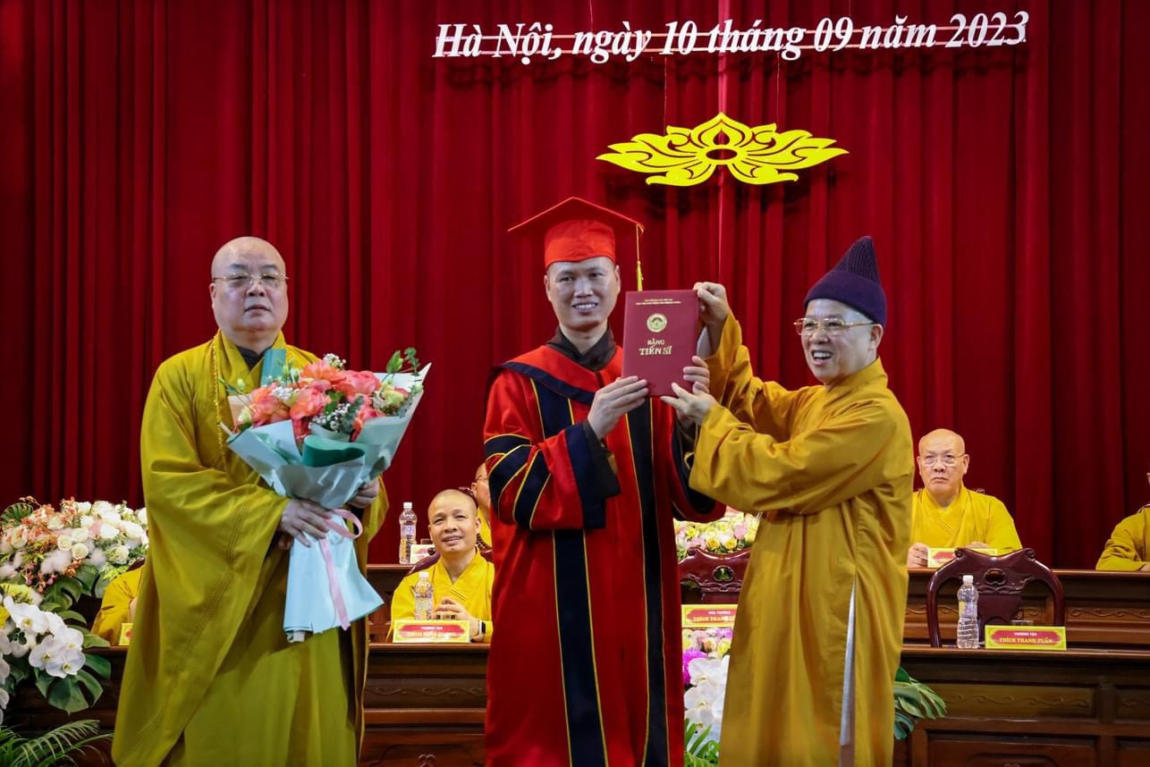 Nghiên cứu sinh Nguyễn Hữu Thắng (pháp danh Thích Đạo Tấn) được trao tấm bằng Tiến sĩ Phật học đầu tiên trong hệ thống giáo dục - đào tạo thuộc Giáo hội Phật giáo Việt Nam.