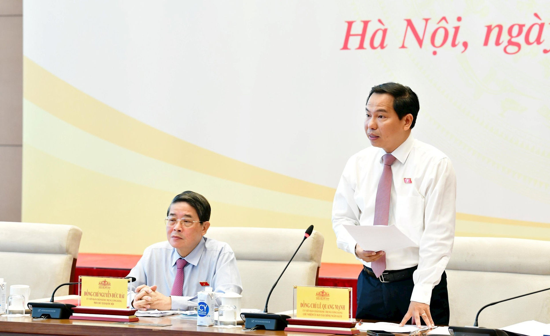 Chủ nhiệm Ủy ban Tài chính - Ngân sách Lê Quang Mạnh phát biểu tại phiên giải trình. Ảnh: N. LỘC