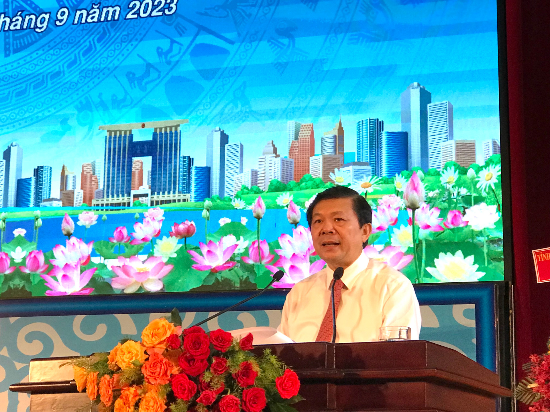 Phó Chủ tịch Nguyễn Hữu Dũng phát biểu tại Hội nghị.