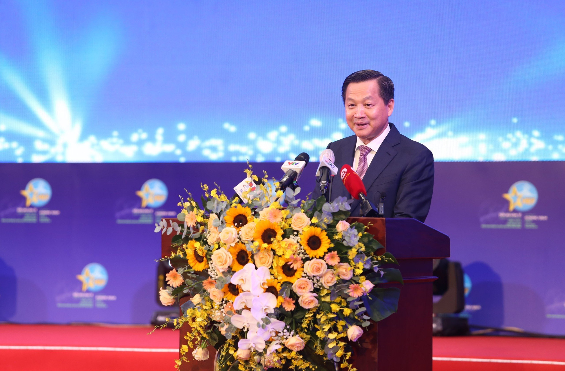 Phó Thủ tướng Chính phủ Lê Minh Khái phát biểu chỉ đạo tại diễn đàn.