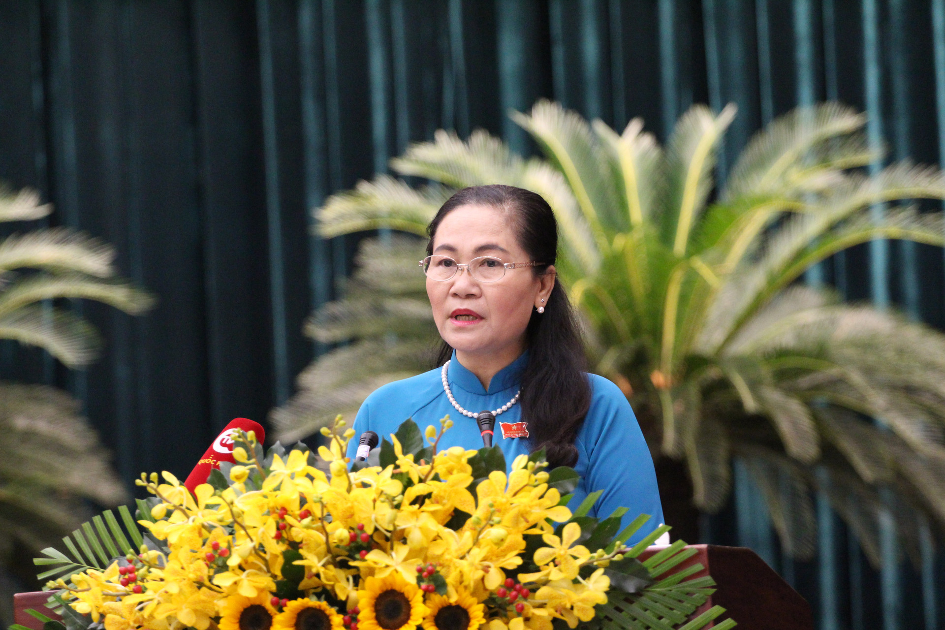 Bà Nguyễn Thị Lệ = Chủ tịch HĐND TP HCM phát biểu khai mạc kỳ họp chuyên đề.