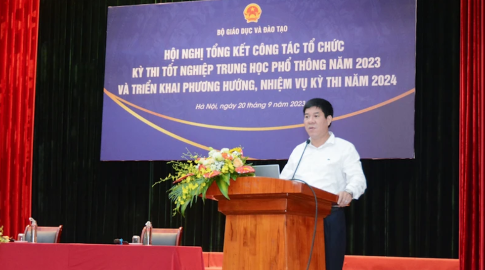 Phó Giáo sư, Tiến sĩ Huỳnh Văn Chương, Cục trưởng Quản lý chất lượng phát biểu ý kiến.