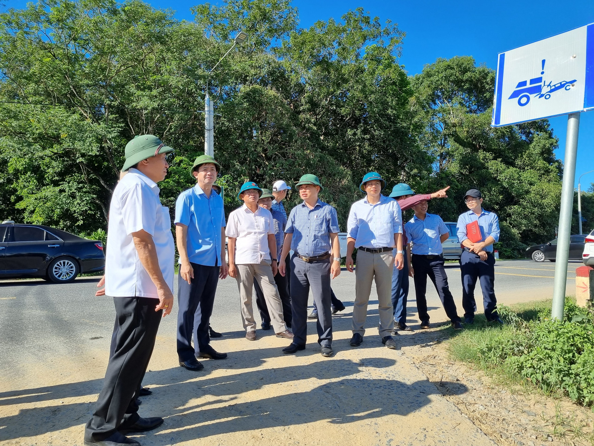Lãnh đạo tỉnh Quảng Trị đi kiểm tra công tác GPMB thi cao tốc Vạn Ninh - Cam Lộ đoạn qua địa bàn.