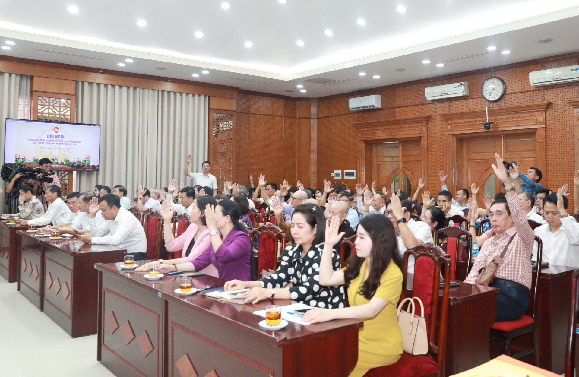 Hội nghị cũng hiệp thương cử chức danh Phó Chủ tịch Ủy ban MTTQ Việt Nam thành phố Hà Nội.