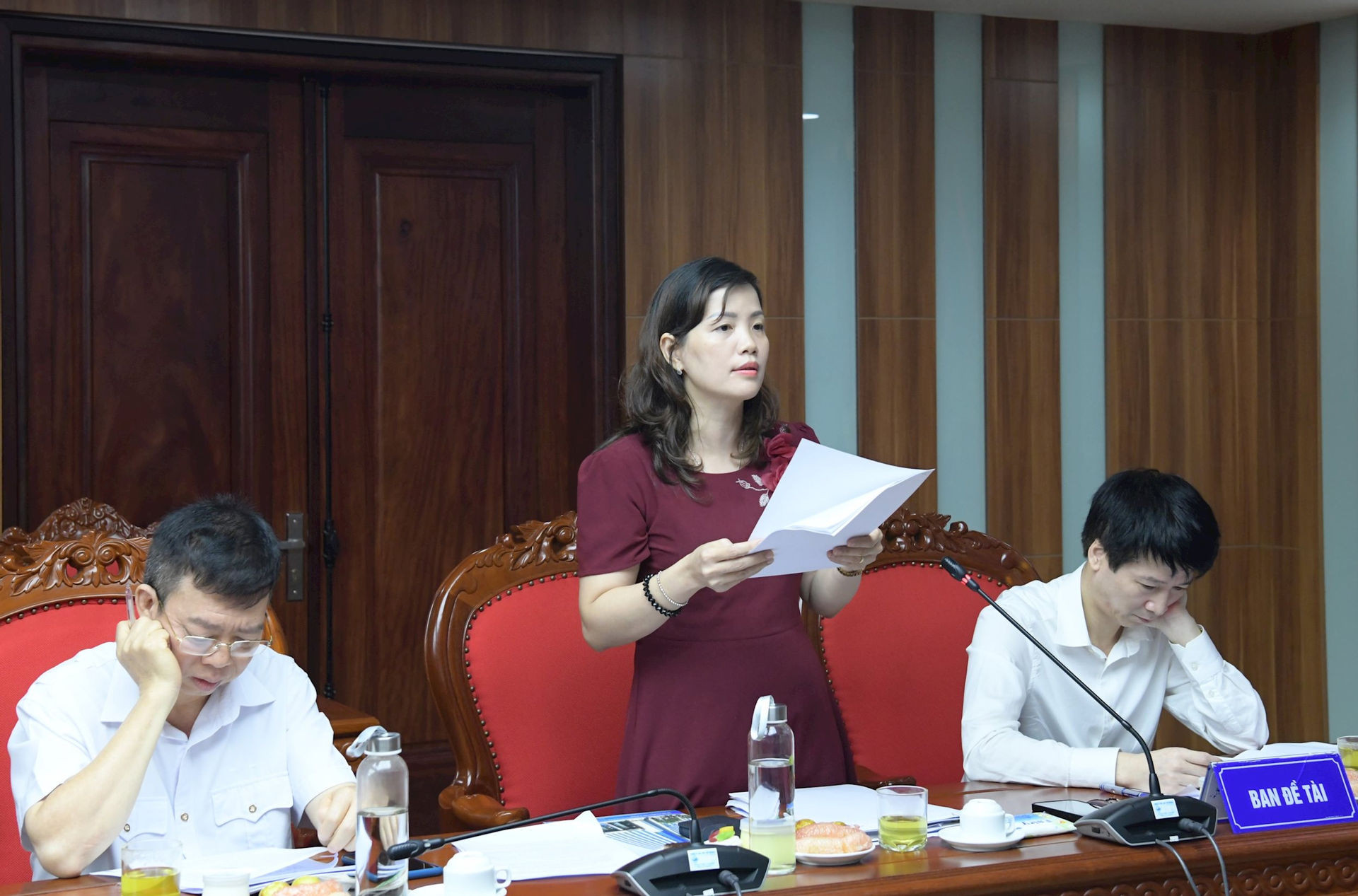 ThS. Hoàng Thị Hương Giang thay mặt Ban Đề tài trình bày kết quả nghiên cứu. Ảnh: Nguyễn Ly