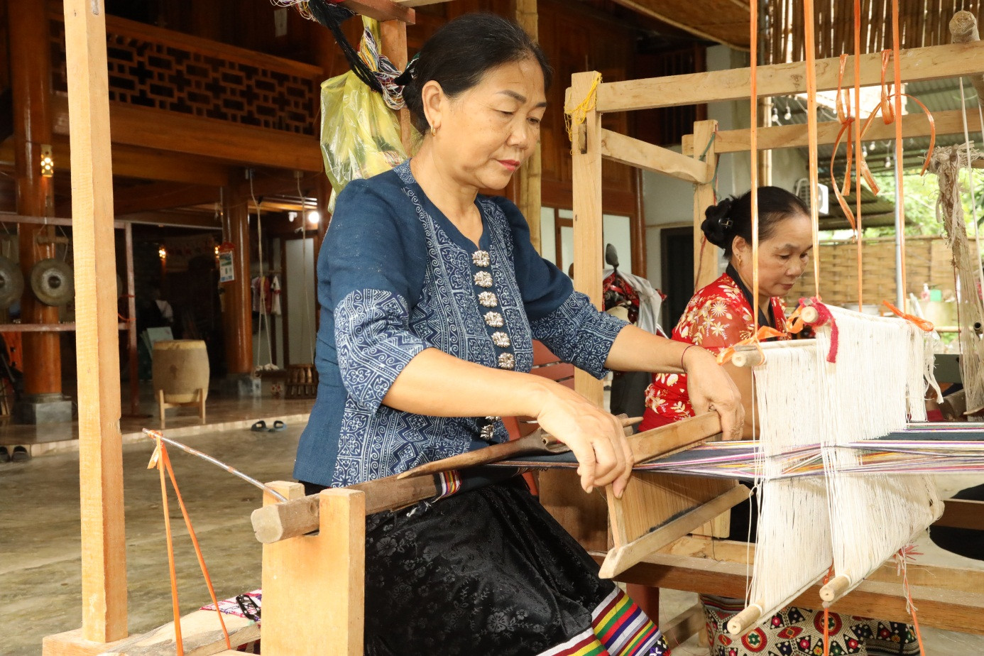 Mô hình Homestay phát triển kinh tế cộng đồng và dệt thổ cẩm của người dân tộc Thái tại bản Hoa Tiến, xã Châu Tiến, huyện Quỳ Châu (Nghệ An).