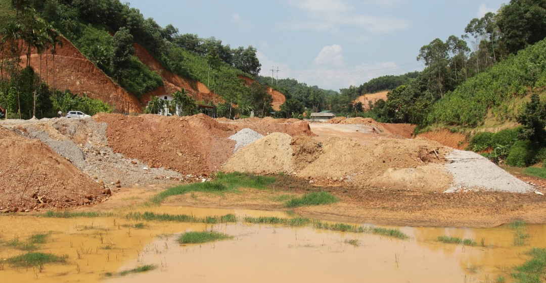 Tình trạng vi phạm sử dụng đất đai ở thôn Đăng Thọ, xã Phú Thịnh. Ảnh: Trung Dũng