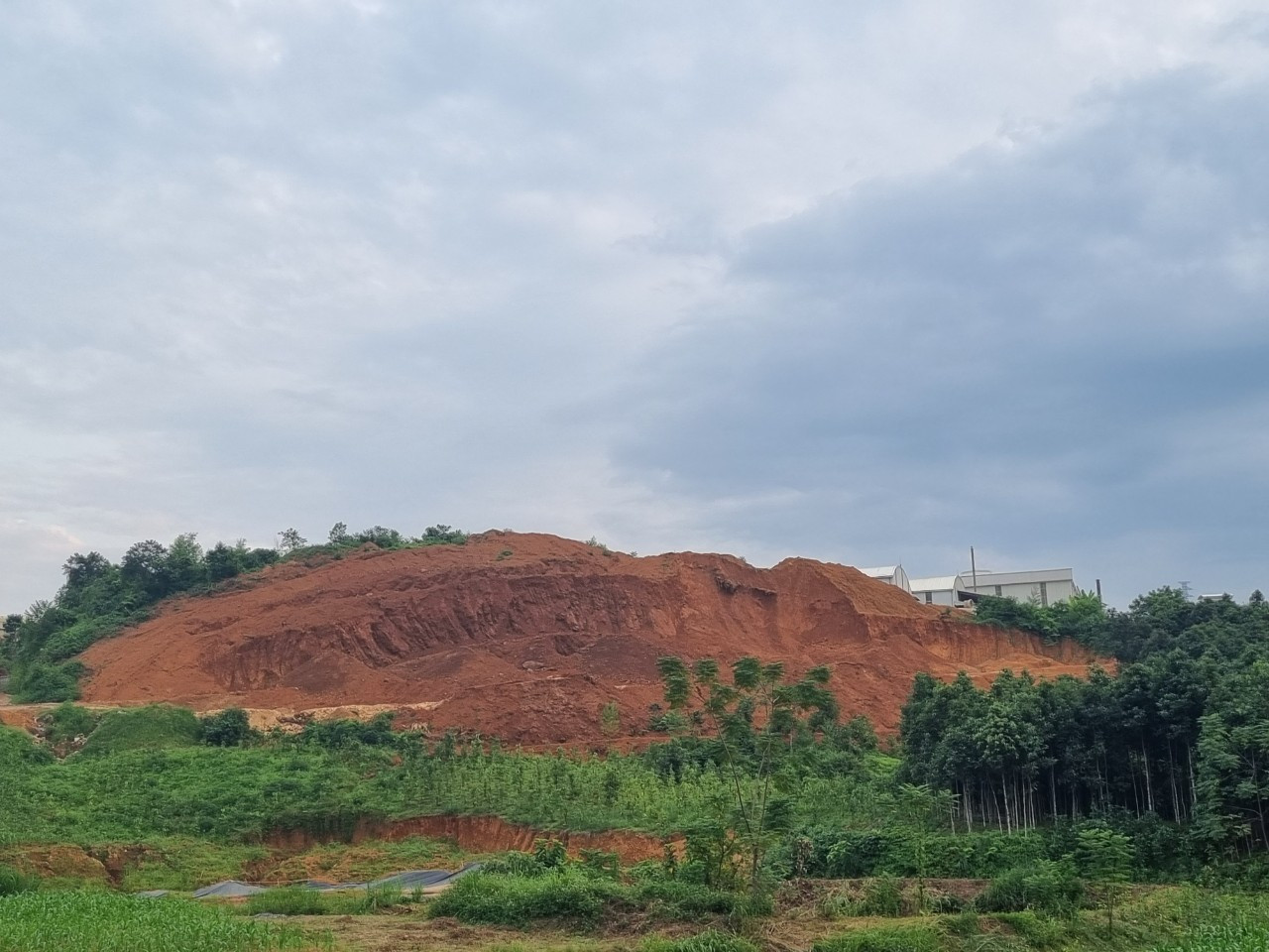 Đất hiếm ở Yên Bái được đánh giá là khoáng sản quý có chứa nhiều nguyên tố có hàm lượng rất nhỏ trong vỏ trái đất như Yttrium và Lanthanum… Ảnh: Ngô Hùng