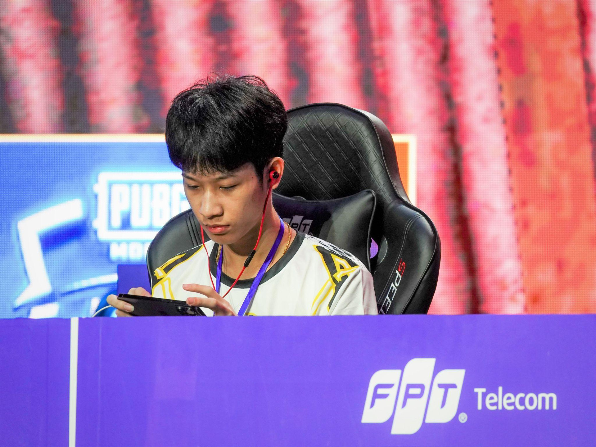 Game Levis Phan Văn Đông tại giải đấu PUBG Mobile F-League do FPT Telecom tổ chức.
