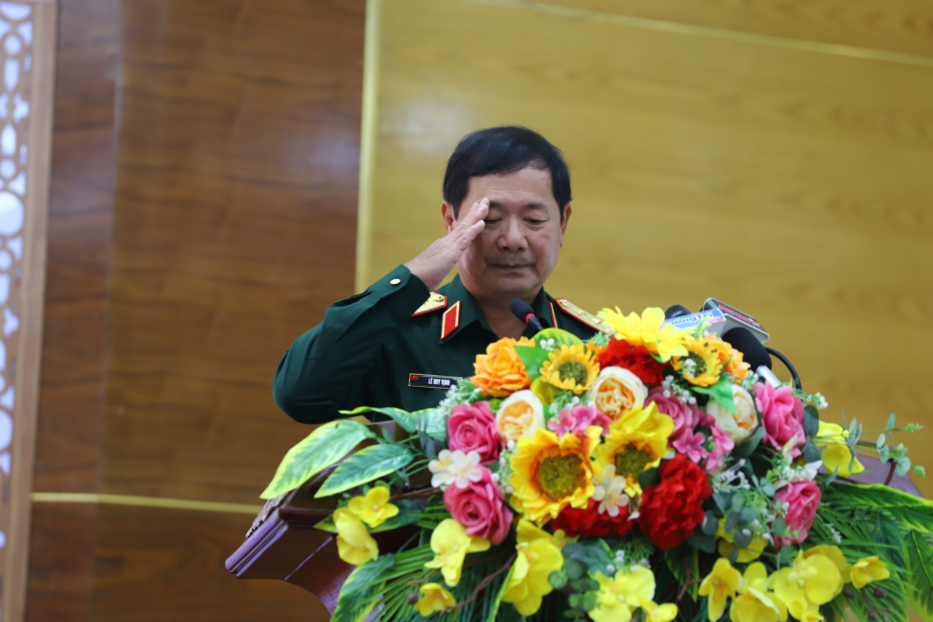 Thượng tướng Lê Huy Vịnh phát biểu khai mạc Hội thảo.
