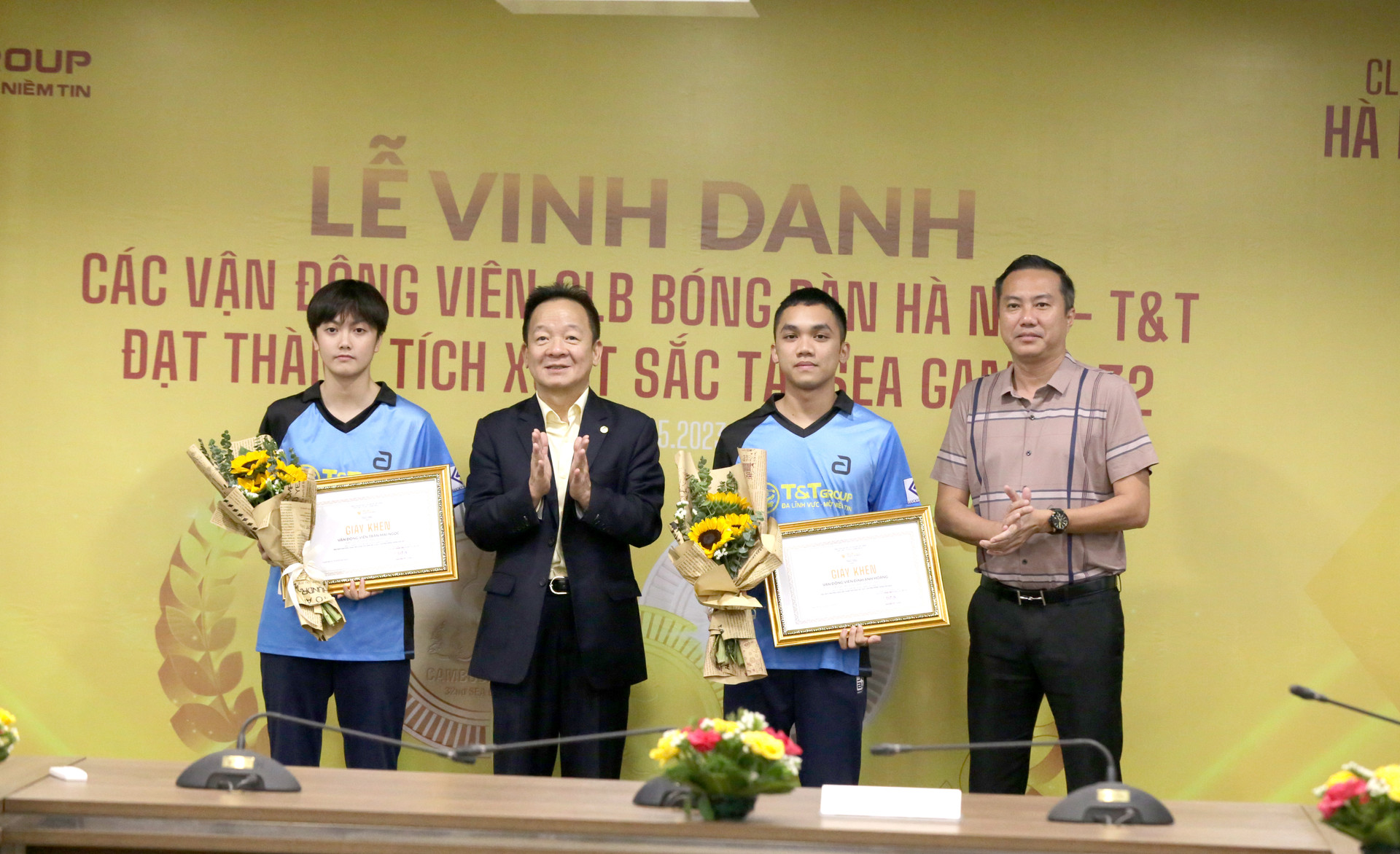 Bầu Hiển thưởng lớn cho Mai Ngọc và Anh Hoàng sau tấm huy chương vàng SEA Games 32.