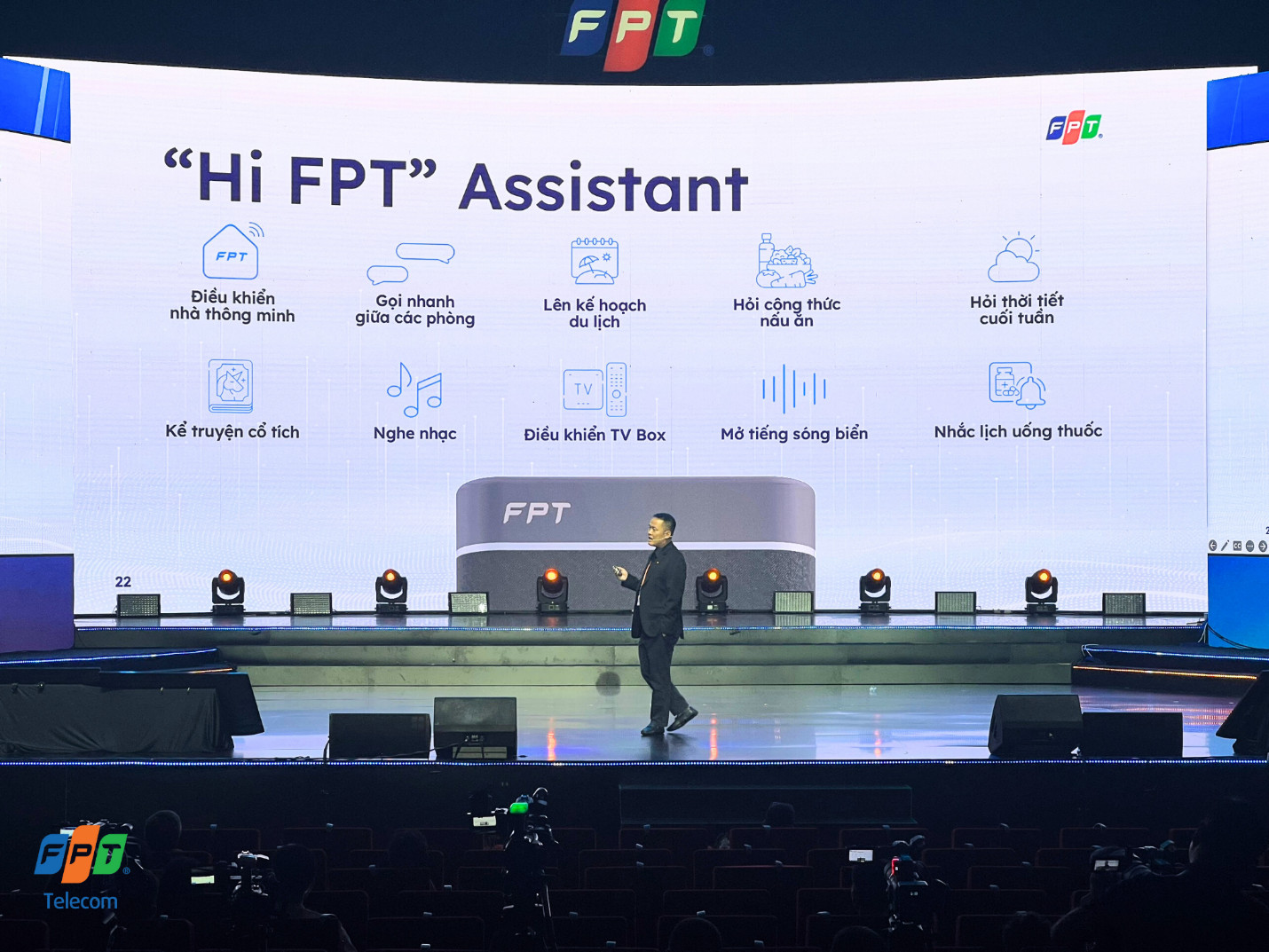Ông Lê Trọng Đức, Phó Giám đốc Khối Công nghệ và Sản phẩm dịch vụ FPT Telecom tiết lộ về sản phẩm mới sắp trình làng FPT Speaker tại Techday 2023.