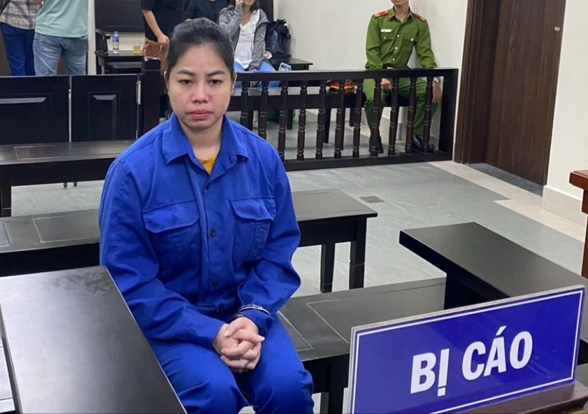 Bị cáo Đinh Thị Quỳnh tại phiên tòa xét xử.