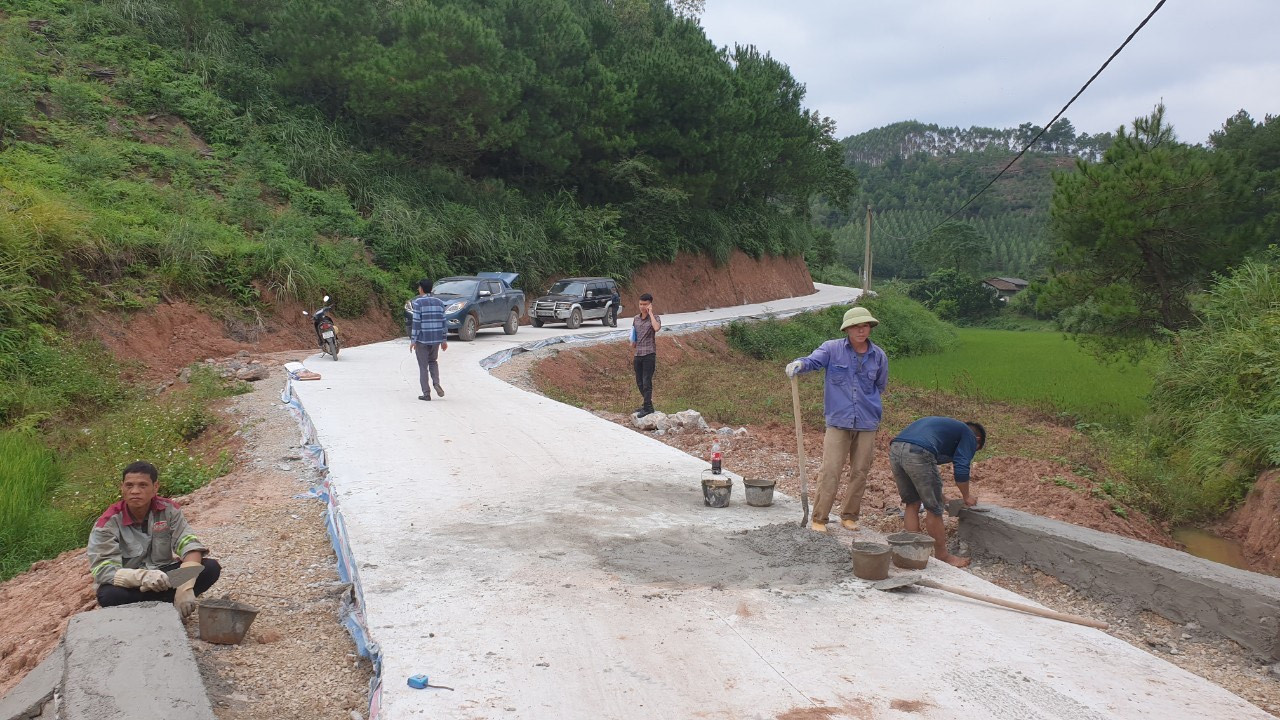 Con đường đất ở thôn Nà Mò - Tà Lạn, xã Sàn Viên, huyện Lộc Bình từ bao đời nay cứ mưa là lầy lội, nắng thì bụi mù. Từ nguồn vốn của Chương trình MTQG 1719, con đường đang được bê tông hóa, dự kiến hoàn thành trong tháng 11 năm 2023. Con đường có chiều dài 1.630 m; tổng kinh phí đầu tư là 3,8 tỷ đồng.