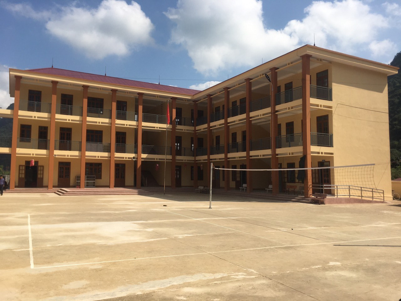 Cũng tại huyện Bắc Sơn, Trường THCS xã Nhất Hòa vừa hoàn thành trong tháng 10/2023, với tổng mức đầu tư gần 10 tỷ đồng từ nguồn vốn Chương trình MTQG vùng đồng bào DTTS và miền núi năm 2022. Ảnh: Nguyễn Quý