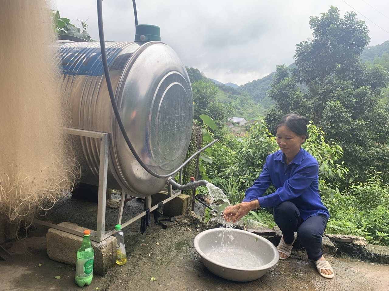 Nhiều hộ dân ở huyện Văn Lãng đã được hỗ trợ téc chứa nước sinh hoạt thuộc nguồn vốn Chương trình MTQG 1719.