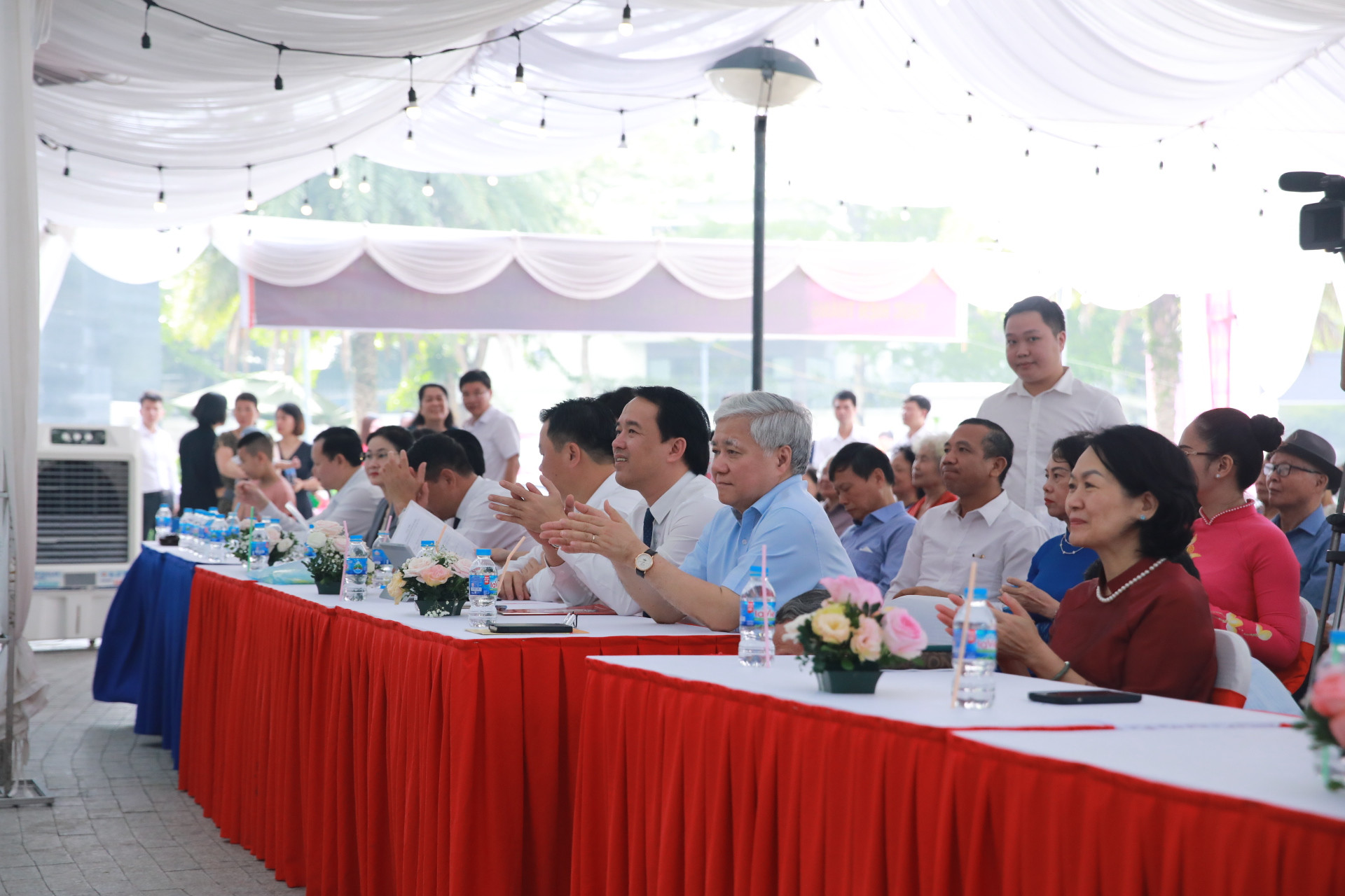 Các đại biểu tham dự ngày hội. 