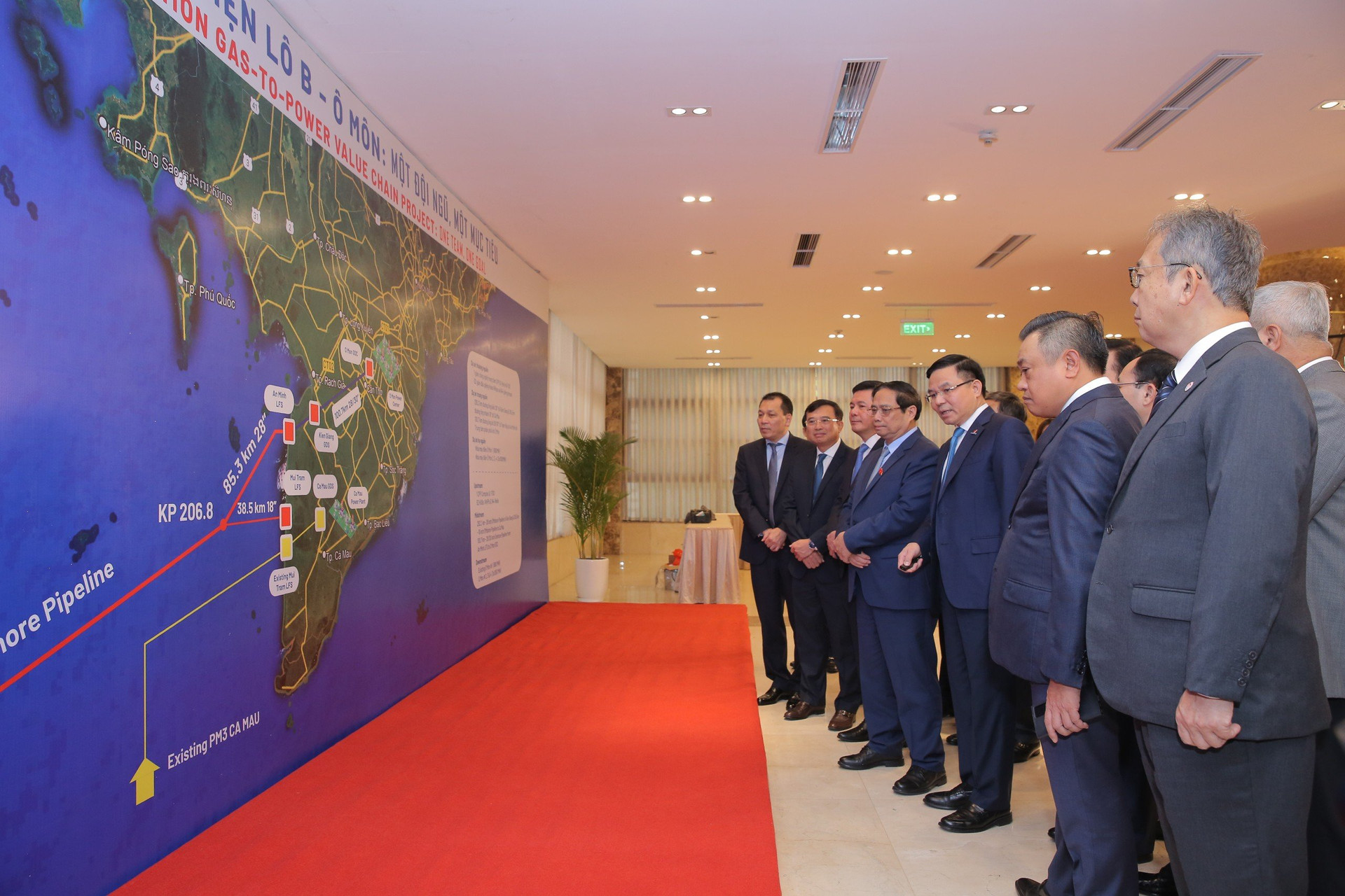 Lãnh đạo Tập đoàn báo cáo với Thủ tướng Chính phủ Phạm Minh Chính về Chuỗi dự án khí điện Lô B – Ô Môn.