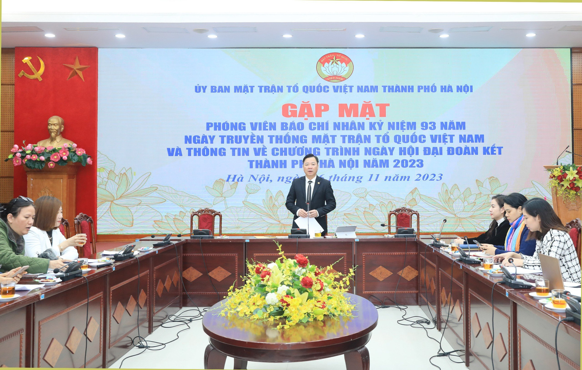 Ông Nguyễn Sỹ Trường, Phó Chủ tịch Thường trực Ủy ban MTTQ Việt Nam thành phố Hà Nội phát biểu tại buổi gặp mặt. 