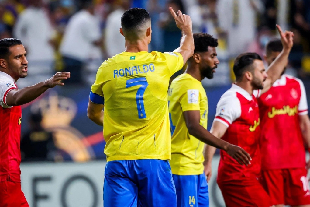 Ronaldo xin trọng tài hủy phạt đền của Al Nassr - 1