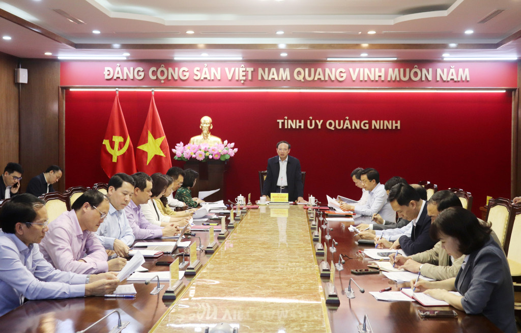 Đồng chí Nguyễn Xuân Ký, Ủy viên Trung ương Đảng, Bí thư Tỉnh ủy, Chủ tịch HĐND tỉnh chủ trì hội nghị.