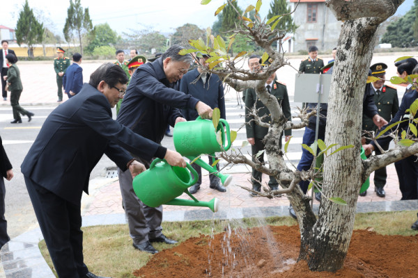 Đại tướng Tô Lâm thăm, tặng quà nhân dân và CBCS tỉnh Sơn La -1
