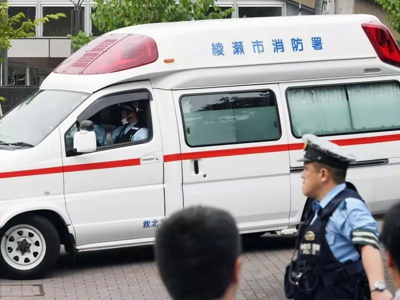 Hai người đàn ông và một phụ nữ đã được đưa đến bệnh viện sau khi bị đâm tại một cửa hàng tiện lợi ở Nhật Bản. (Ảnh: AP)