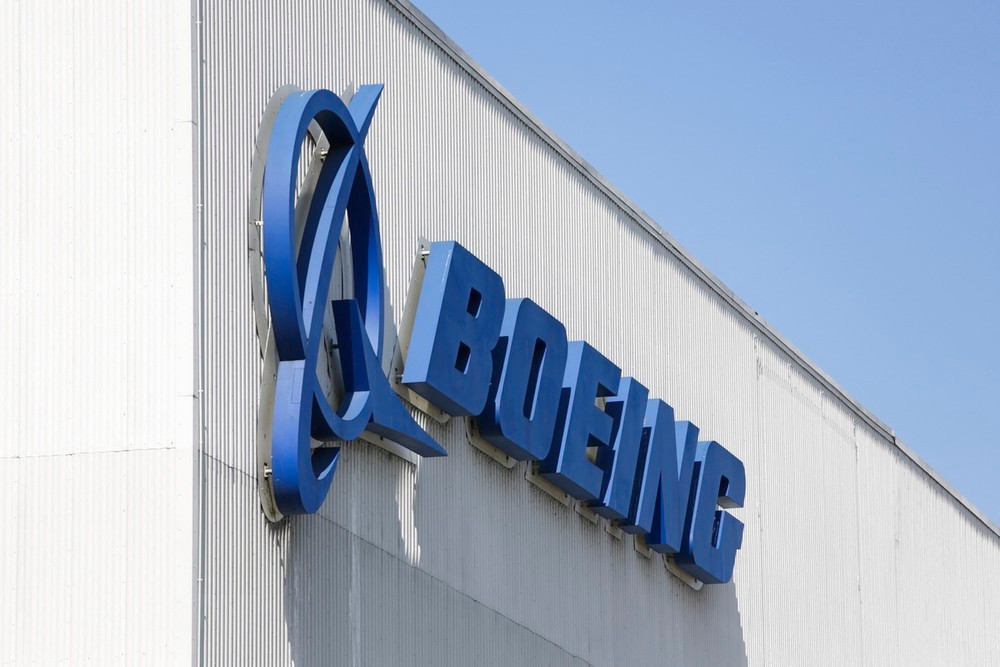 Biểu tượng Boeing tại nhà máy ở Renton, Washington, Mỹ. (Ảnh: AFP/TTXVN)